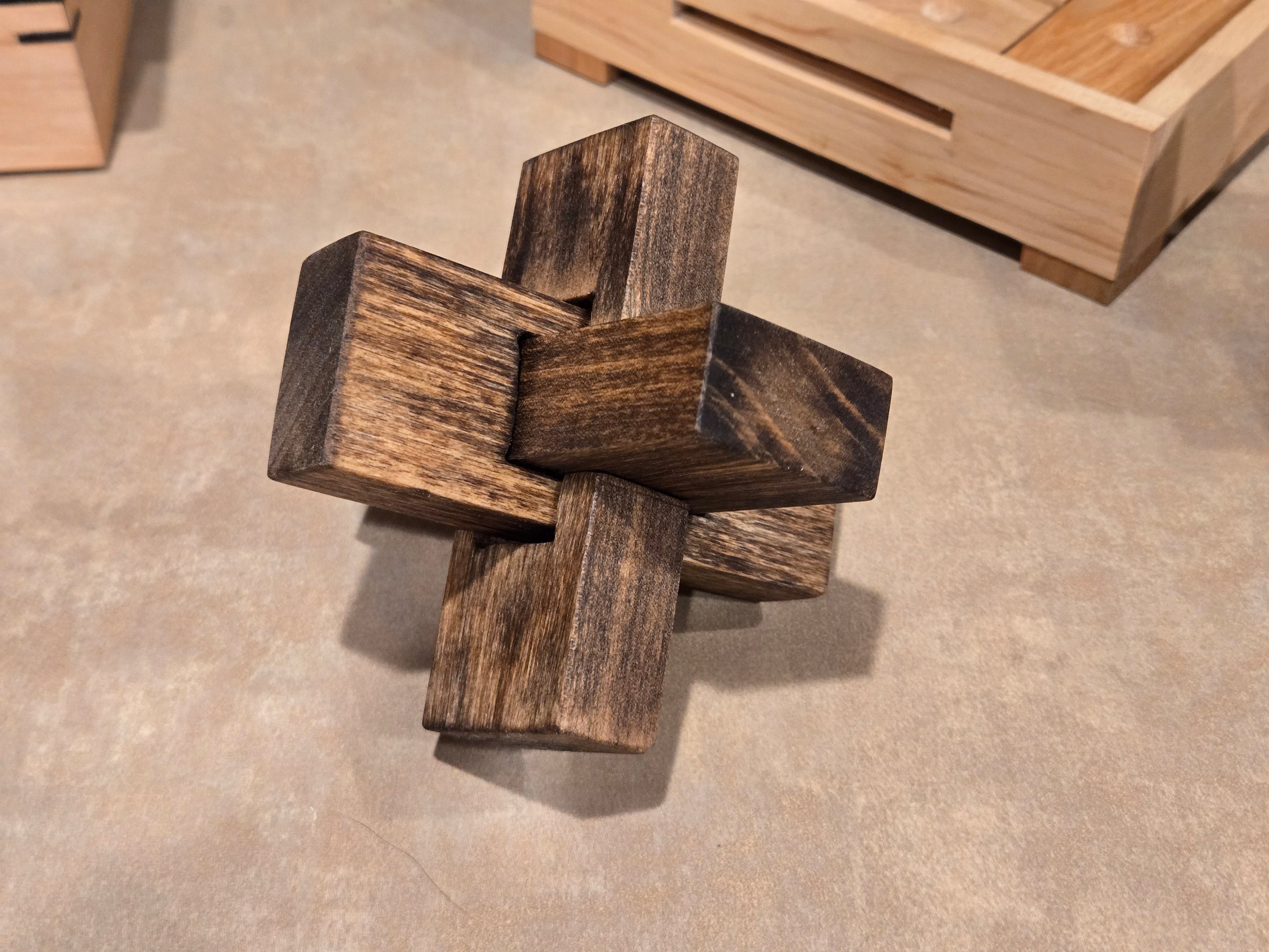 Puzzle: Three-piece wooden knot