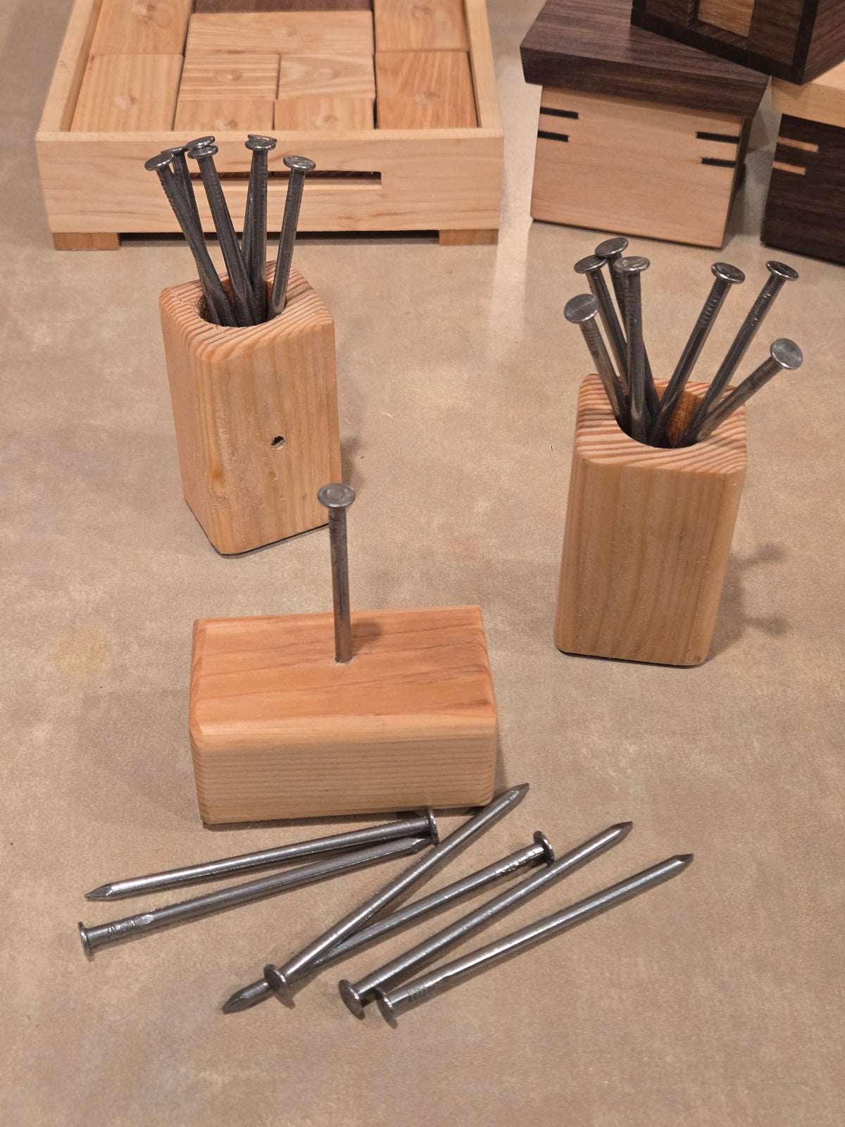 Puzzle: Seven nails balancing