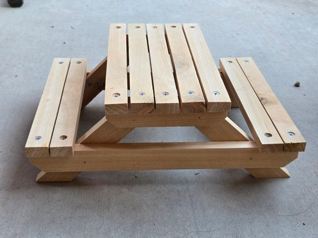 Squirrel Picnic Table - Feeder for small yard animals