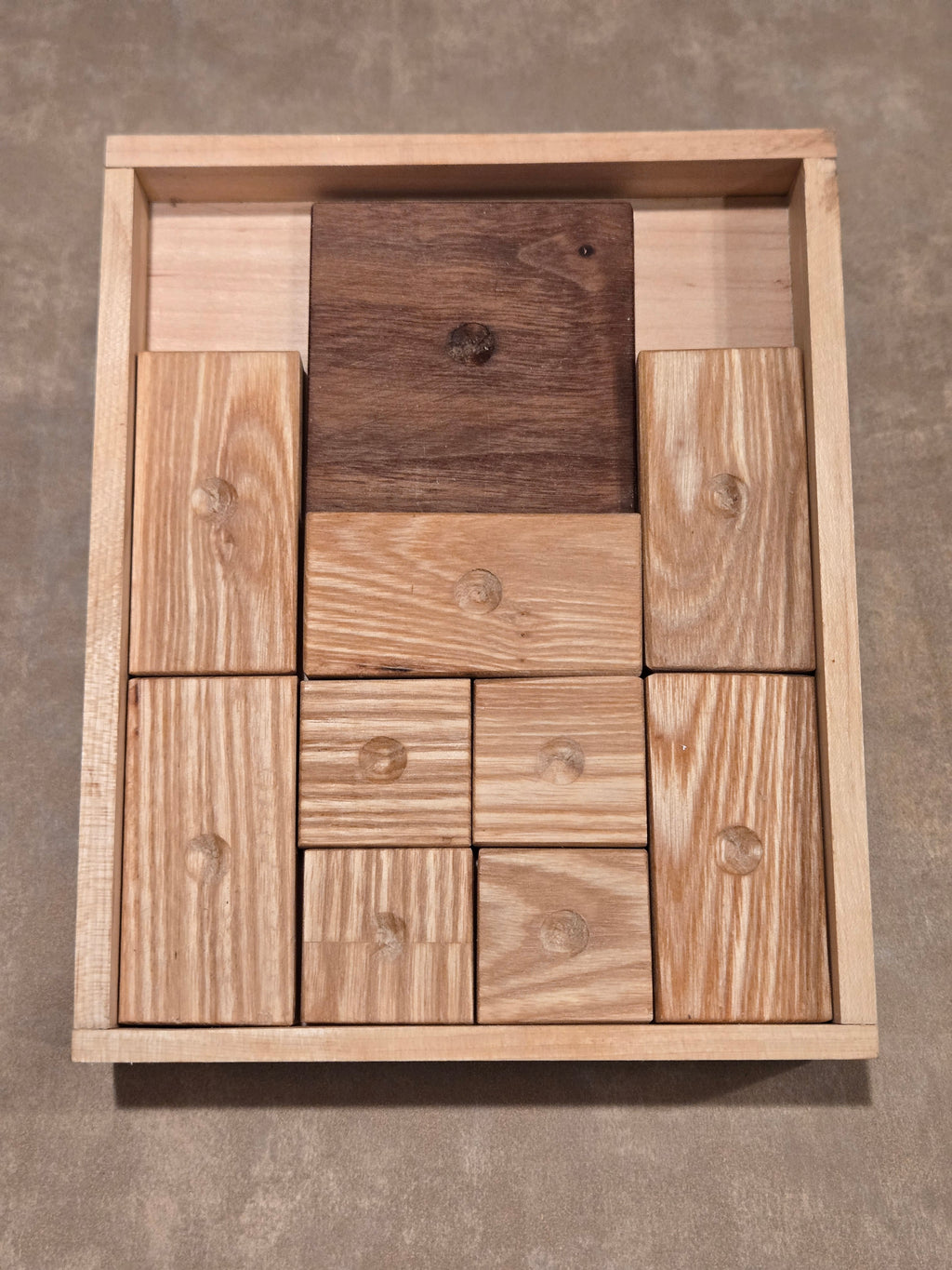 Sliding tile puzzle