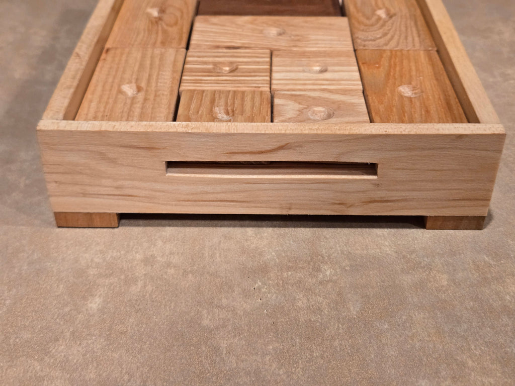 Sliding tile puzzle